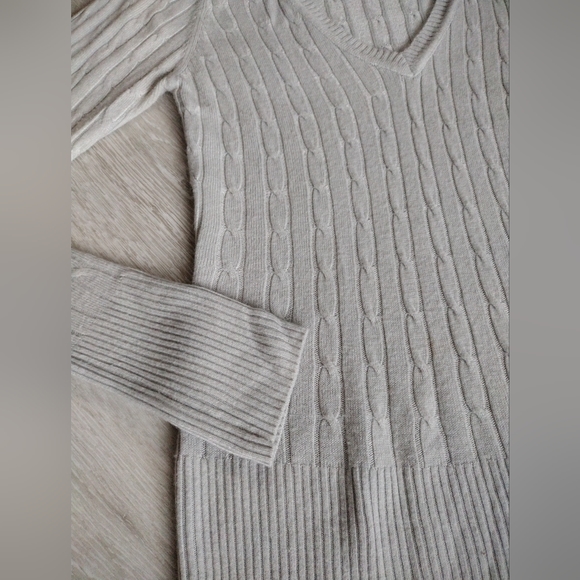 Pink Rose Gray Cable Knit V-Neck Sweater Small - Picture 14 of 16